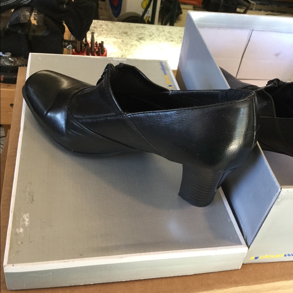 CloudWalkers Black Heels, Vintage Style. Size 8.5W